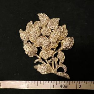 Vintage rhinestone brooch in unique flower design
